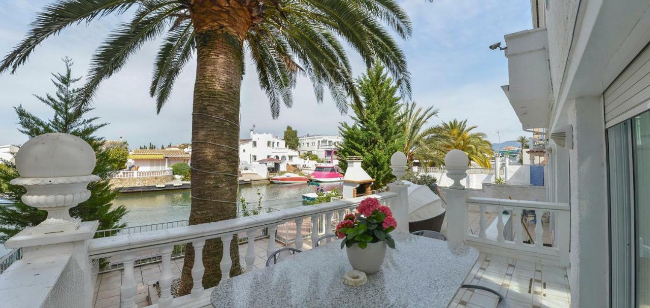 Requesens On Canal Casa de vacances Empuriabrava