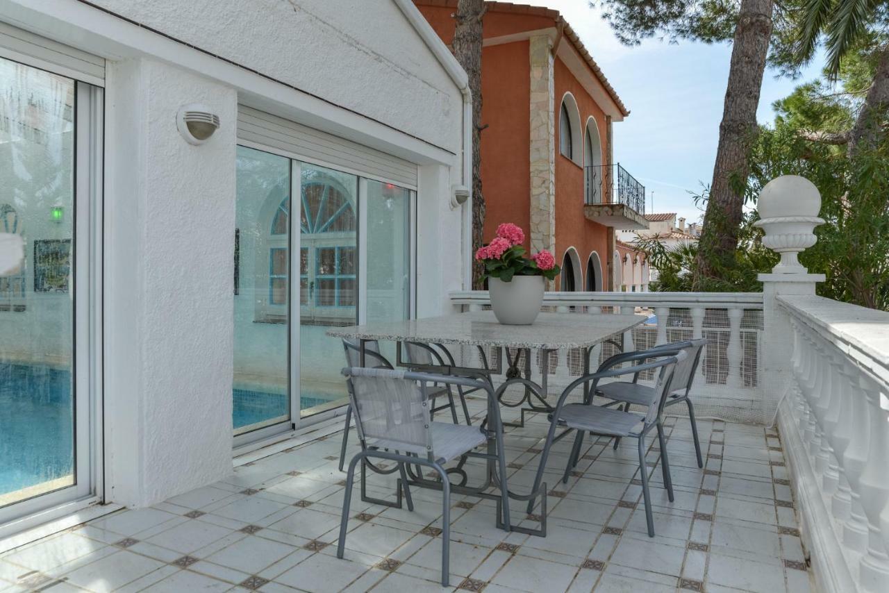 Holiday home Requesens On Canal Empuriabrava